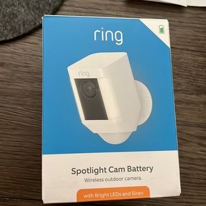 BRAND NEW NEVER USED Ring Spotlight Cam Built w/ 2-way talk/siren/Alexa 🎥